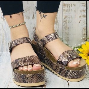 Dirty Laundry Palms snake it brown footwear